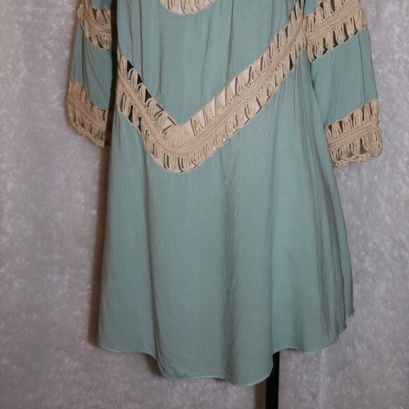 The Umgee Bohemian crochet top in size medium - Picture 7 of 8